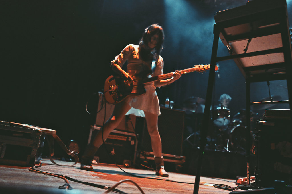 Blonde-Redhead-IslingtonAssemblyHall-London-290914-SaraAmroussiGilissen-2.jpg