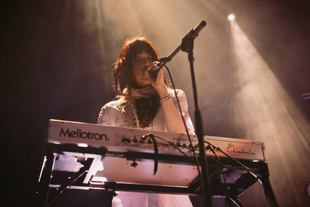 Blonde-Redhead-IslingtonAssemblyHall-London-290914-SaraAmroussiGilissen-5.jpg